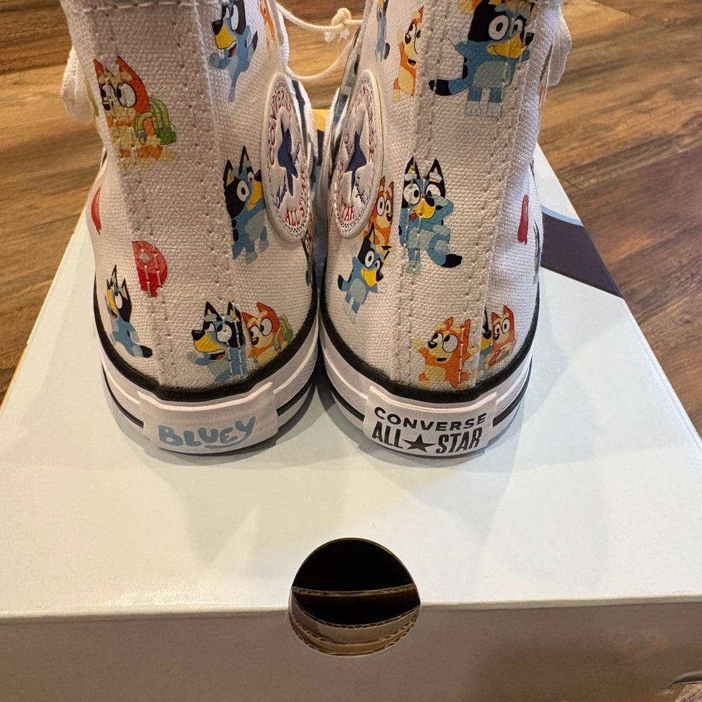 Bluey Converse Chuck Taylor All Star 1V High-Top Sneaker - Kids size 12 - Picture 4 of 8
